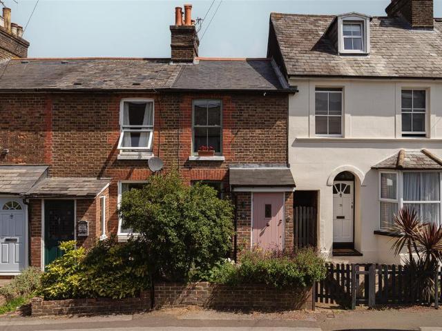 House for sale in Woodhatch, Red Hill
