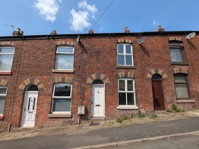 House for sale in Charlesworth, East Midlands