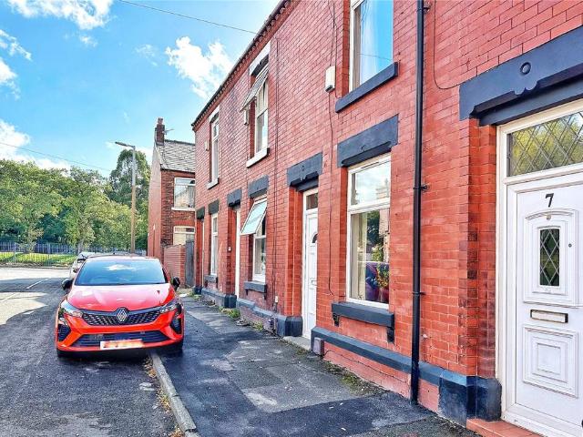 House for sale in Ashton-under-Lyne, Tameside