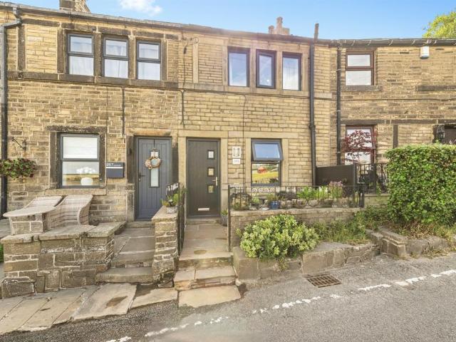 House for sale in Holme Valley, Hade Edge