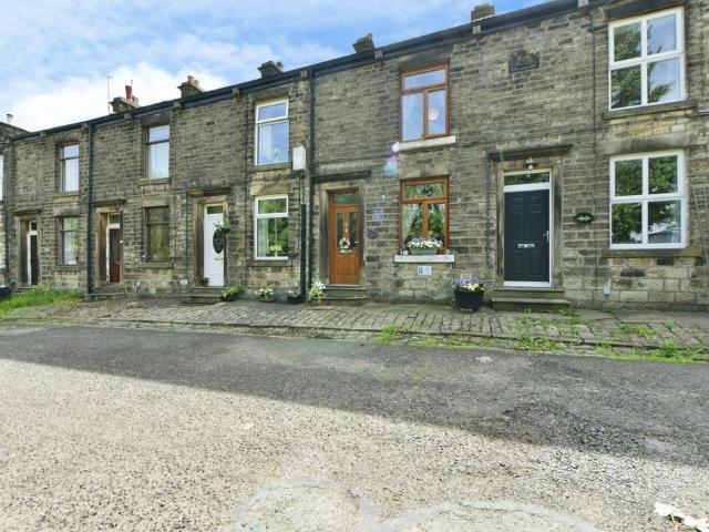 House for sale in Charlesworth, East Midlands