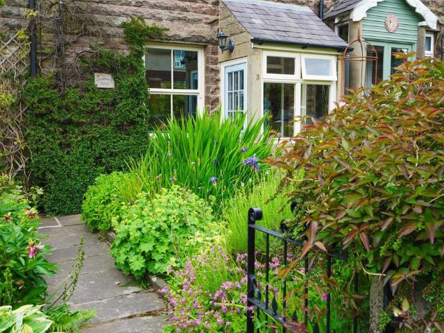 House for sale in Froggatt, East Midlands