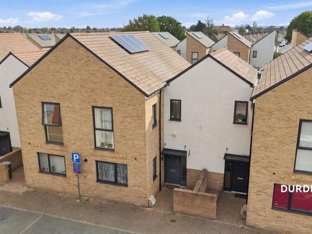 House for sale in London Borough of Barking and Dagenham, Greater London