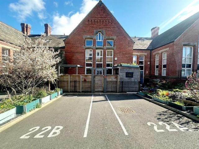Flat for sale in Armley, West Yorkshire