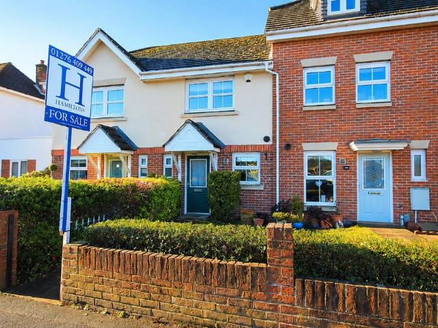House for sale in Heol-las, Surrey