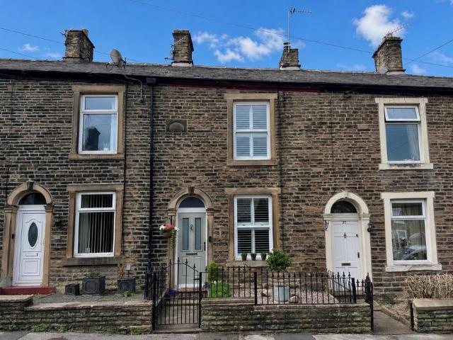 House for sale in Whitfield, Charlesworth