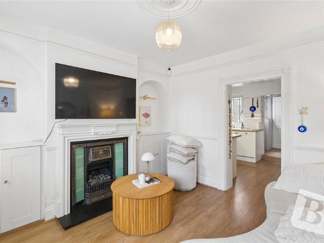 House for sale in Lambourne, Epping