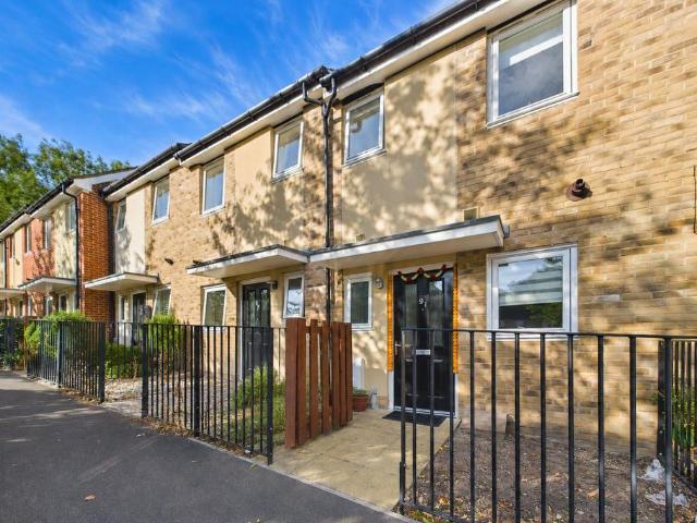 House for sale in Dee Park, Reading