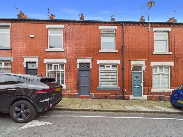 House for sale in Ashton-under-Lyne, Tameside