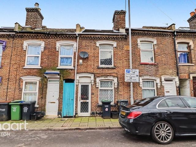 House for sale in Spring Park, Luton