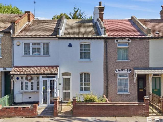 House for sale in Greater London