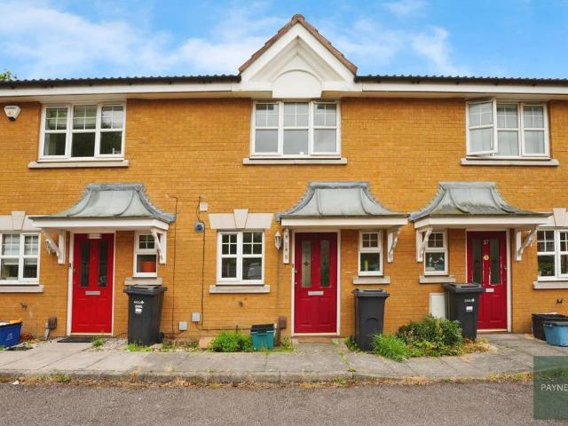 House for sale in Newbury Park, Greater London