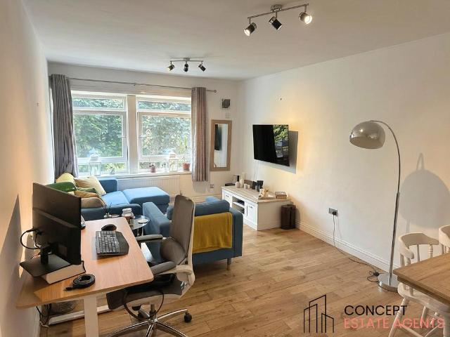 House for sale in London Borough of Merton, South Wimbledon