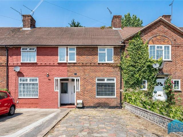 House for sale in Burnt Oak, Greater London