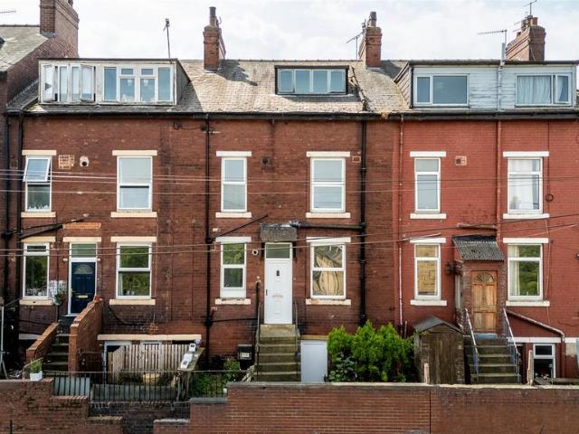 House for sale in Farsley, West Yorkshire