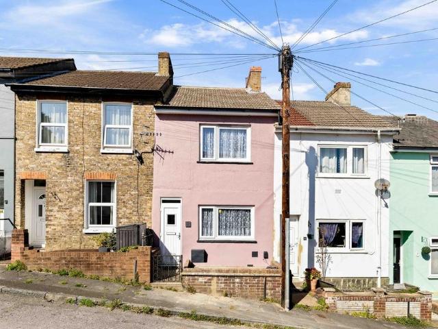 House for sale in River, Ash