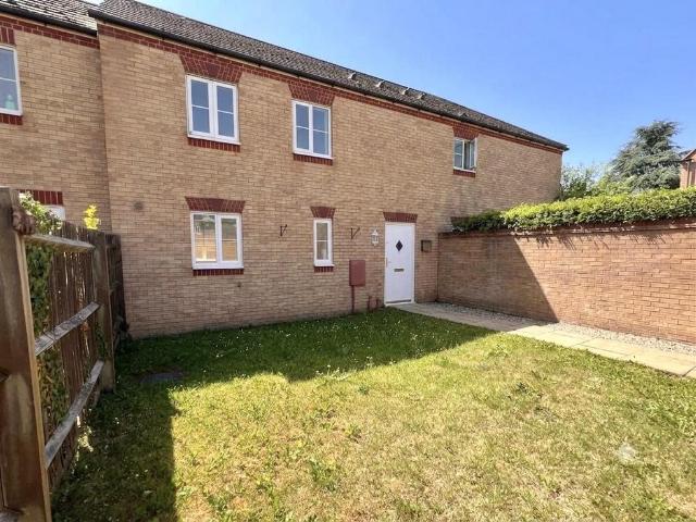 House for sale in Upton