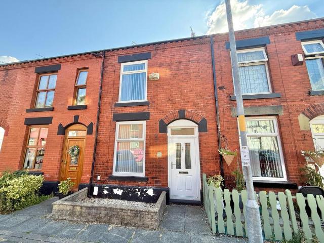 House for sale in Guide Bridge, Greenheys