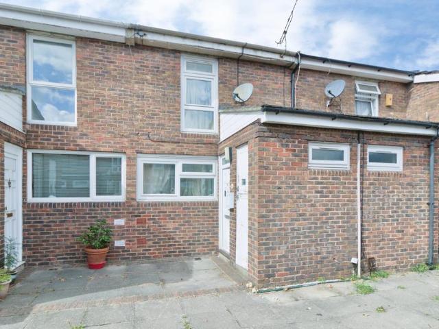 House for sale in Glyndon, Greater London