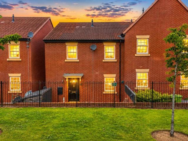 House for sale in Purston Jaglin, West Yorkshire