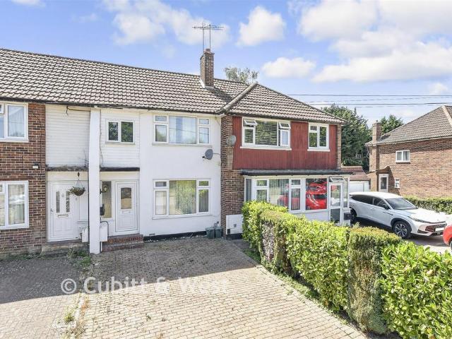 House for sale in Woodhatch, Red Hill