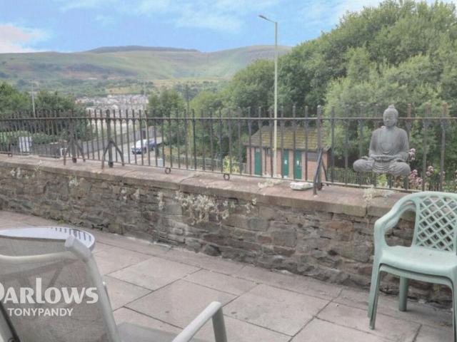 House for sale in Pentre, Ton Pentre