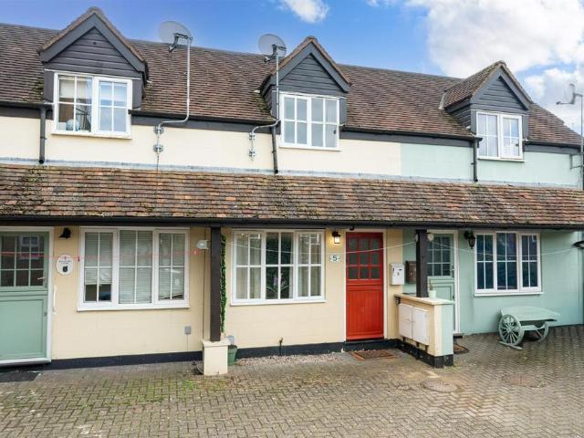 House for sale in Highfield, Pouchen End