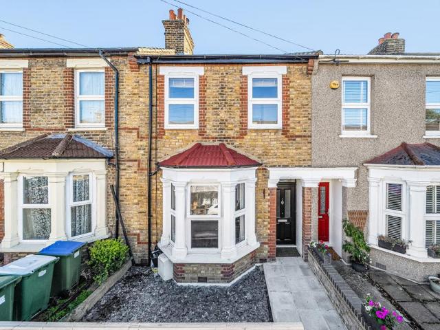 House for sale in Crook Log, Greater London