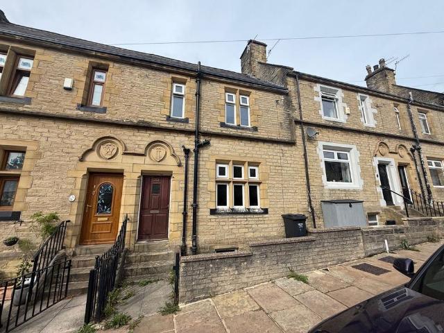 House for sale in Akroydon, Halifax