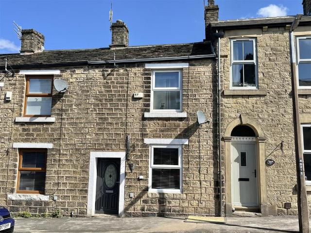 House for sale in Little Padfield, Charlesworth