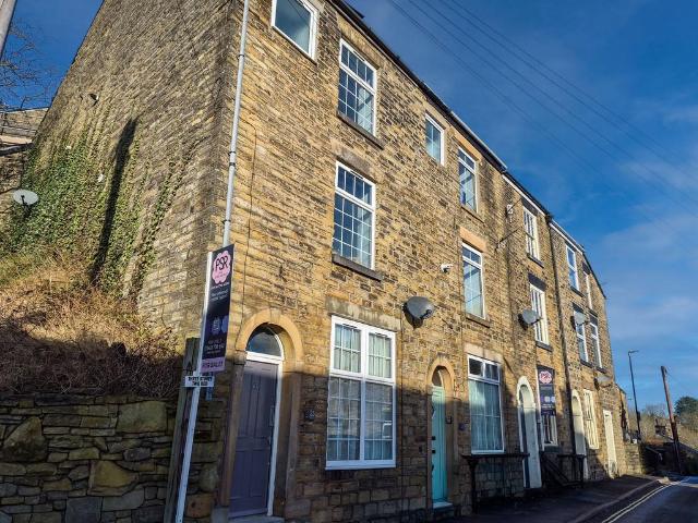 House for sale in Charlesworth, East Midlands