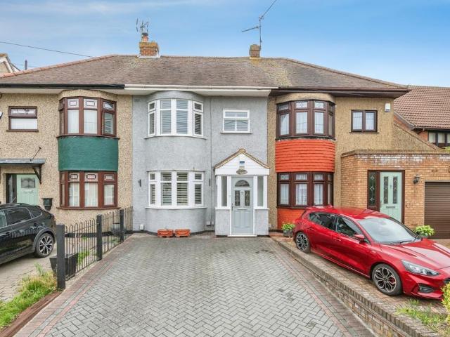 House for sale in Laindon, Essex