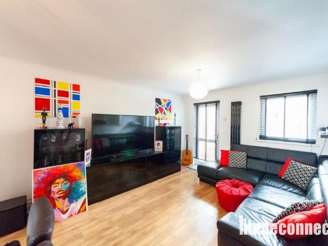 House for sale in Purfleet-on-Thames, Essex