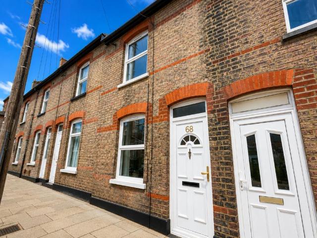 House for sale in Spring Park, Luton