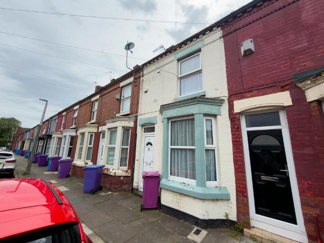 House for sale in Elm Park, Calderstones