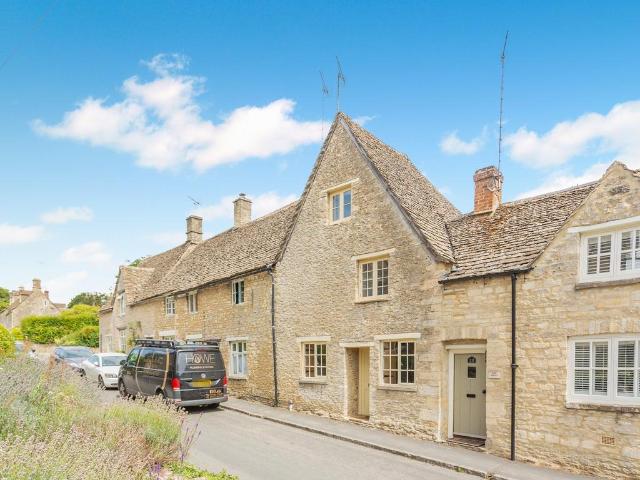 House for sale in Fossebridge, Gloucestershire