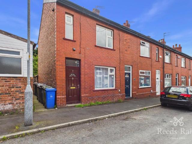 House for sale in Godley, Greenheys