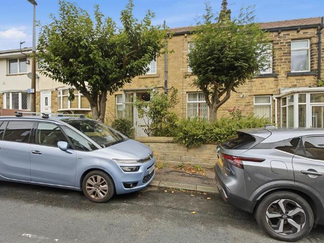 House for sale in Lindley, West Yorkshire