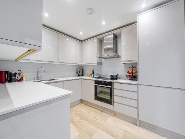 House for sale in London Borough of Merton, Mitcham