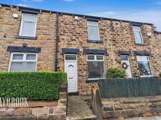 House for sale in Mapplewell, South Yorkshire