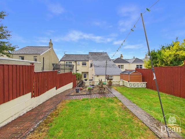House for sale in Bromsberrow Heath, Gloucestershire