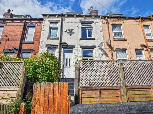 House for sale in Farnley, West Yorkshire
