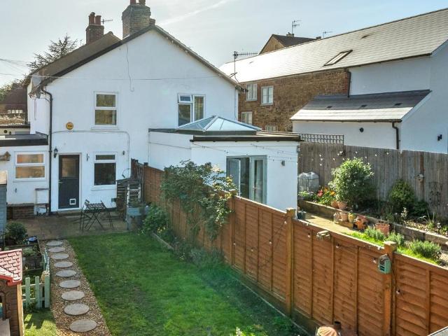 House for sale in Fole, Surrey