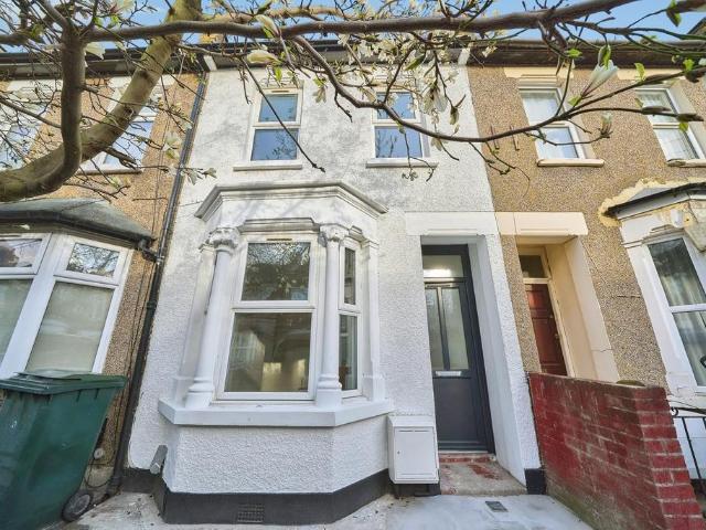 House for sale in Stratford Marsh, Greater London