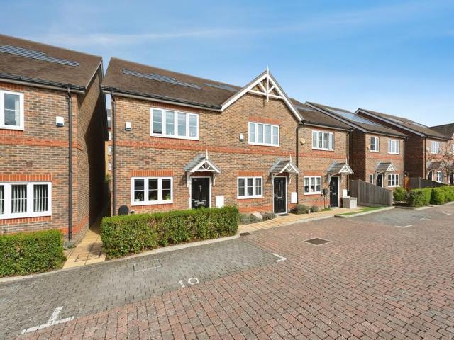 House for sale in Worcester Park, Greater London