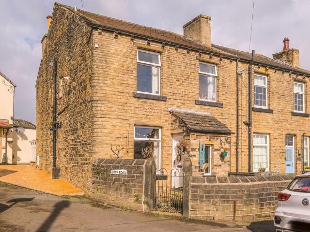 House for sale in Lindley, West Yorkshire