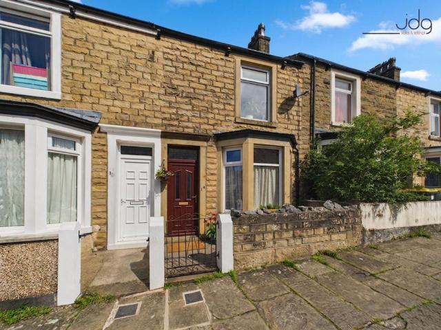 House for sale in Greaves, Bare