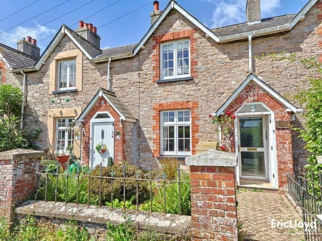 House for sale in Broadsands