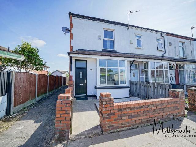 House for sale in Linnyshaw, Salford