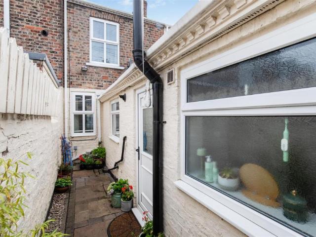 House for sale in Leeman Road, High Field
